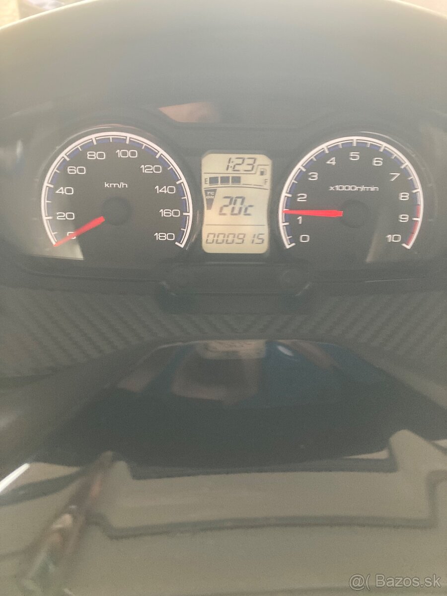 Suzuki Burgman 400 - 10