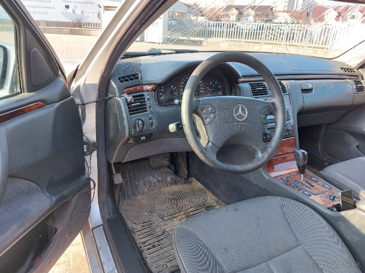 Mercedes-Benz E270cdi - 10