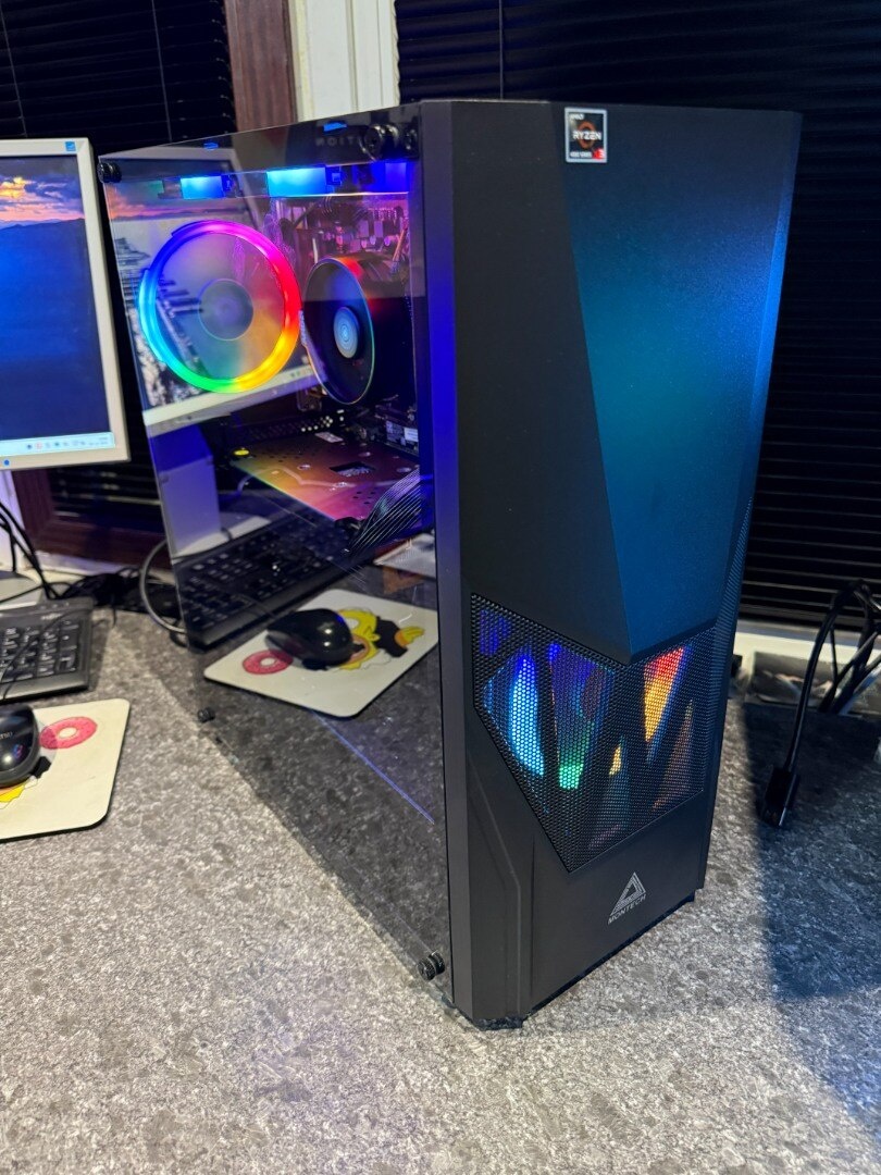 Herný počítač Ryzen 3 4100 / 8 GB / RX 570 4 GB / 250gb SSD - 10