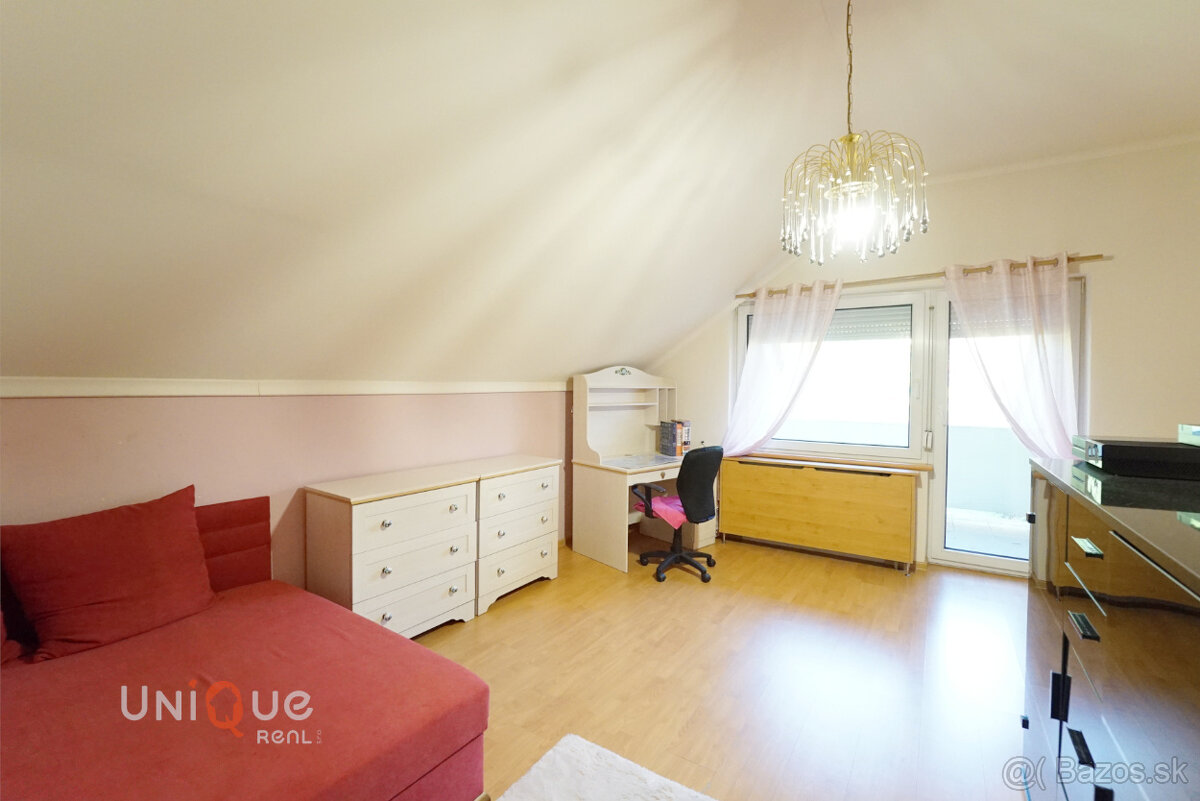 Na predaj kompletne zariadený rodinný dom s bazénom - 10