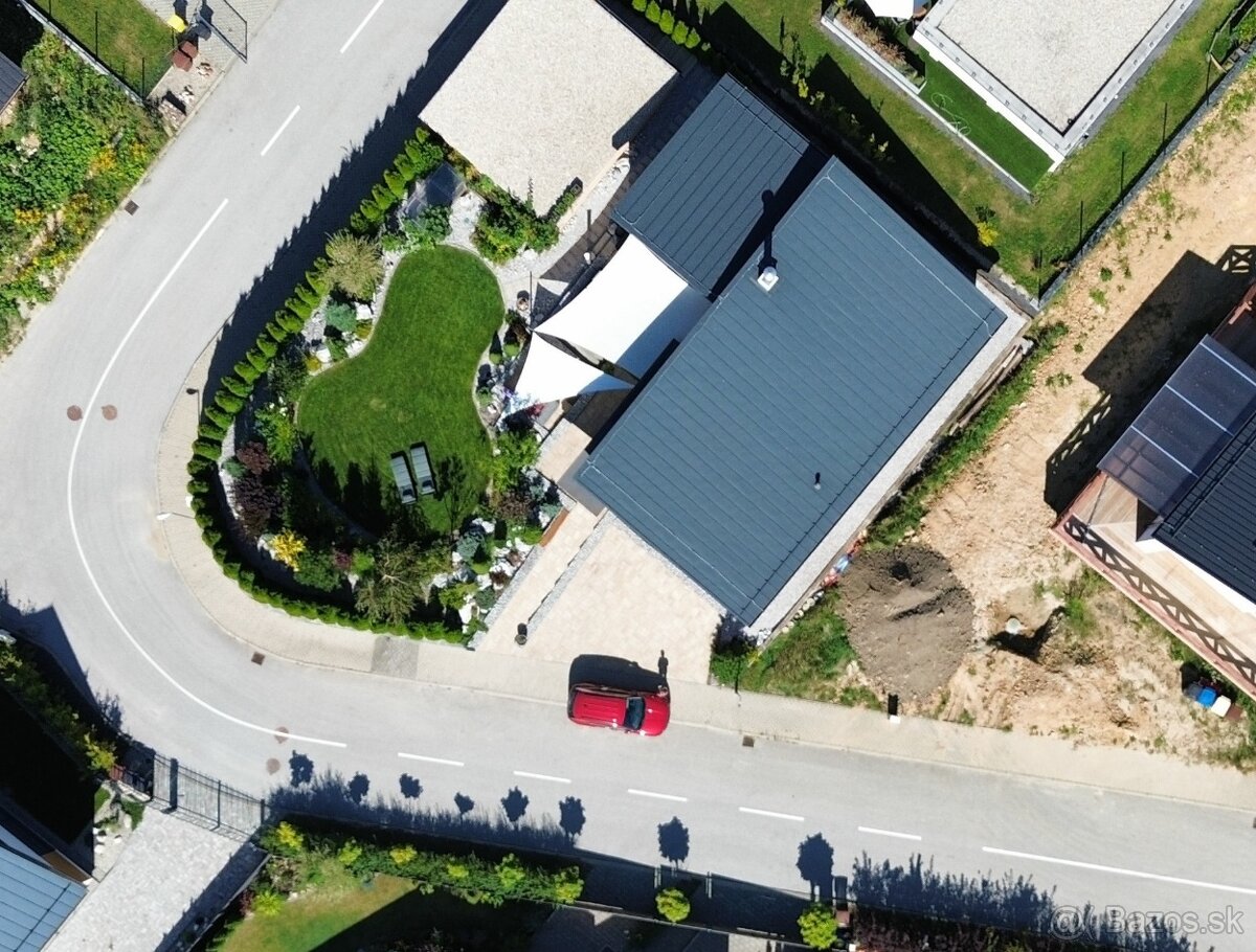 NADŠTANDARDNÝ RODINNÝ DOM - 10