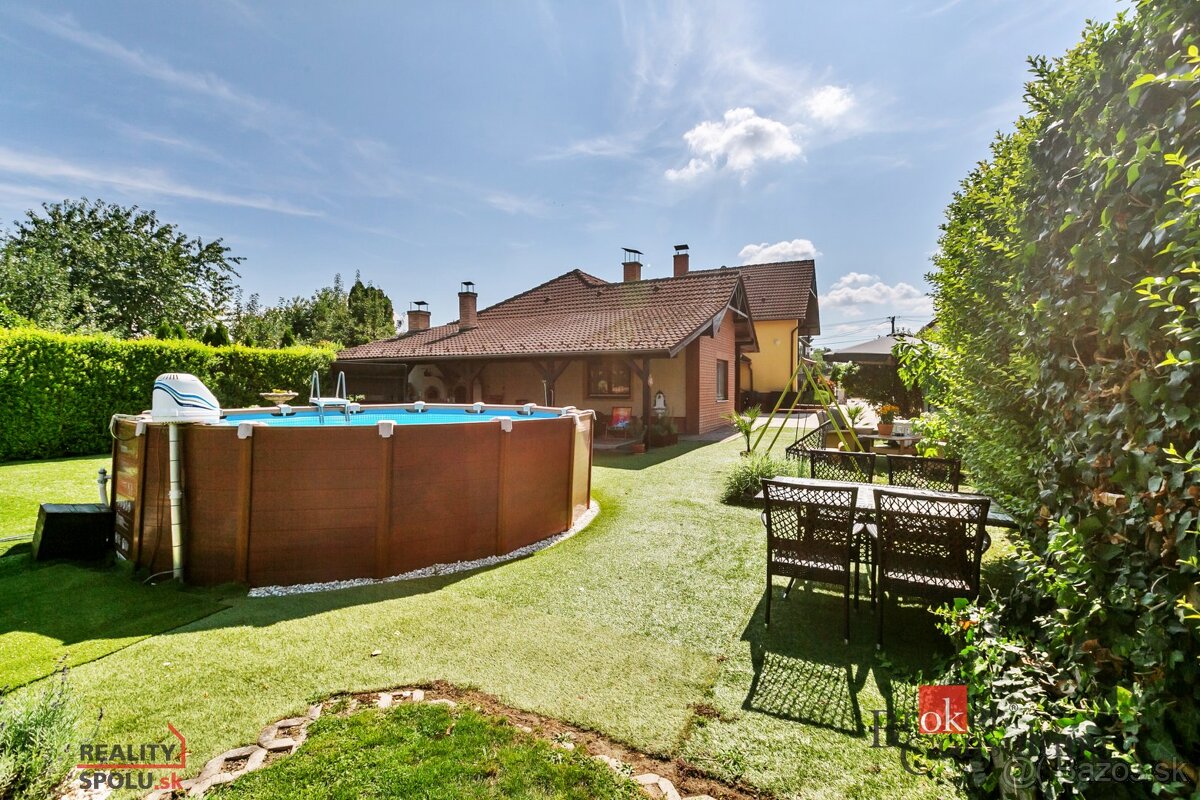 Priestranný, zrekonštruovaný 6 izbový rodinný dom so zariad - 10