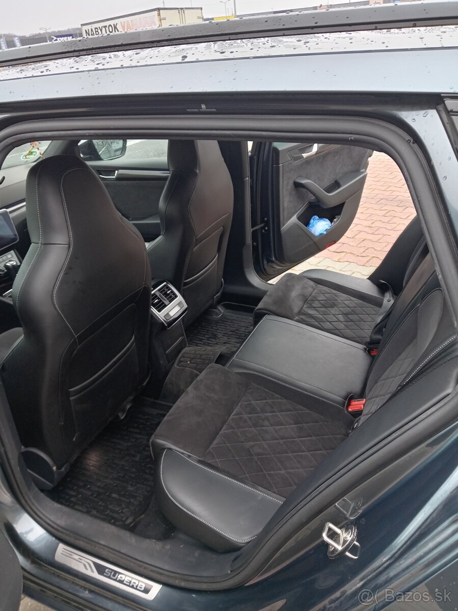 Skoda Superb Sportline 2.0TDI Matrix 4x4 - 10