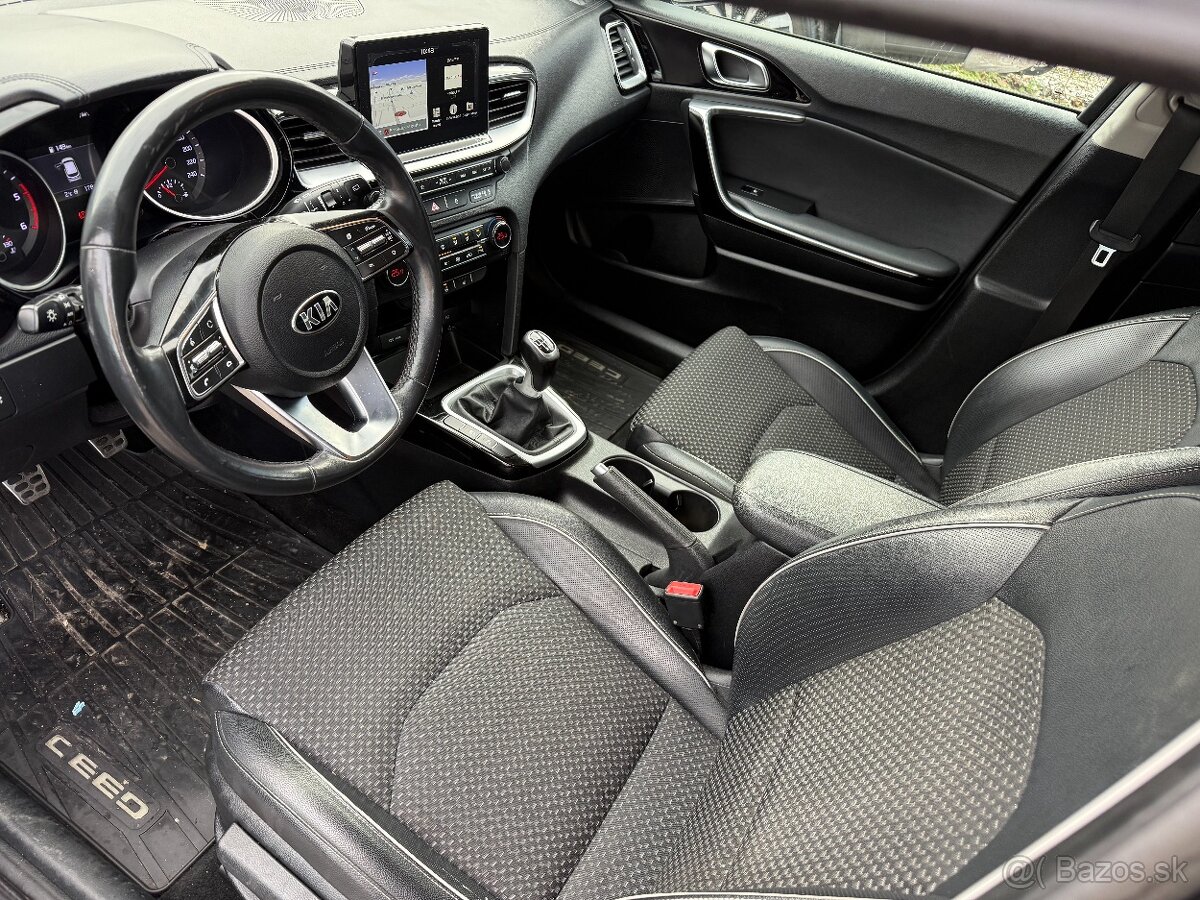 Kia Ceed SW 1.6 CRDi Silver M6.85KW - 10