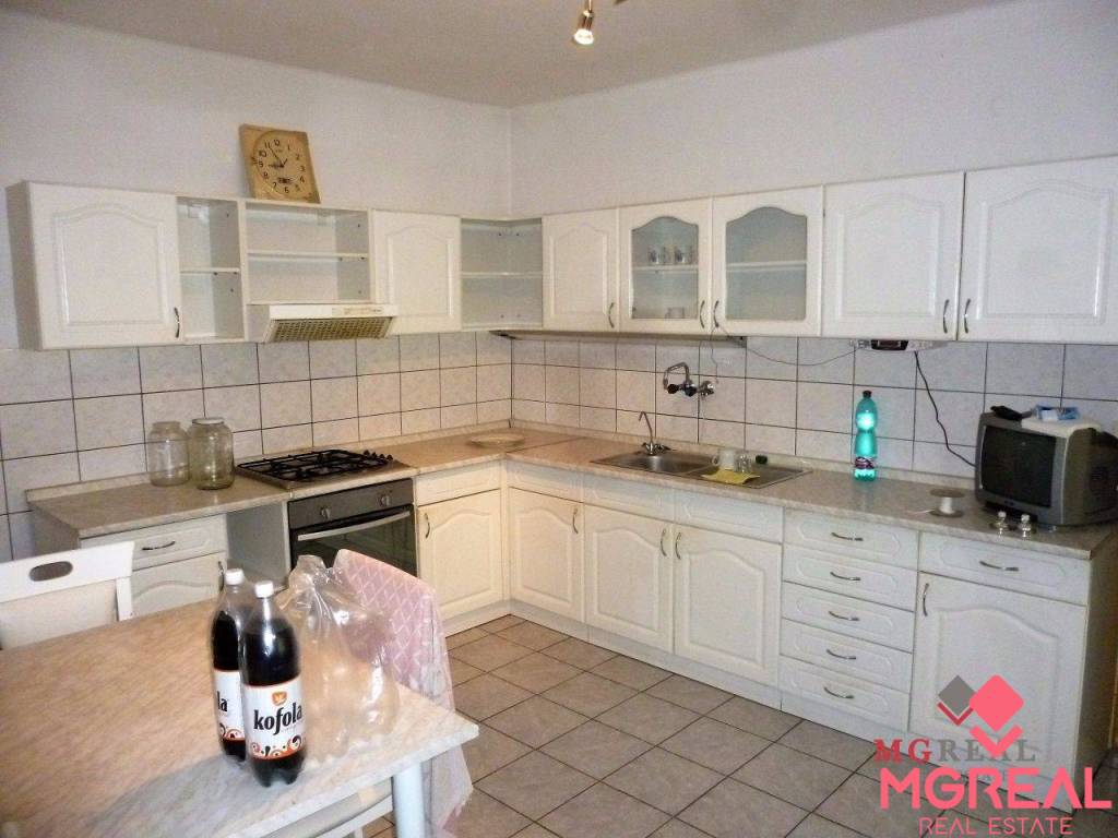 Podnikanie - bývanie - 2x dom Topoľčany - 10