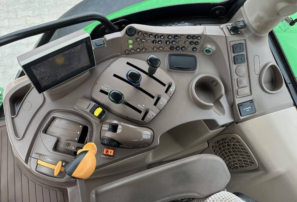 John Deere 6130R - 10