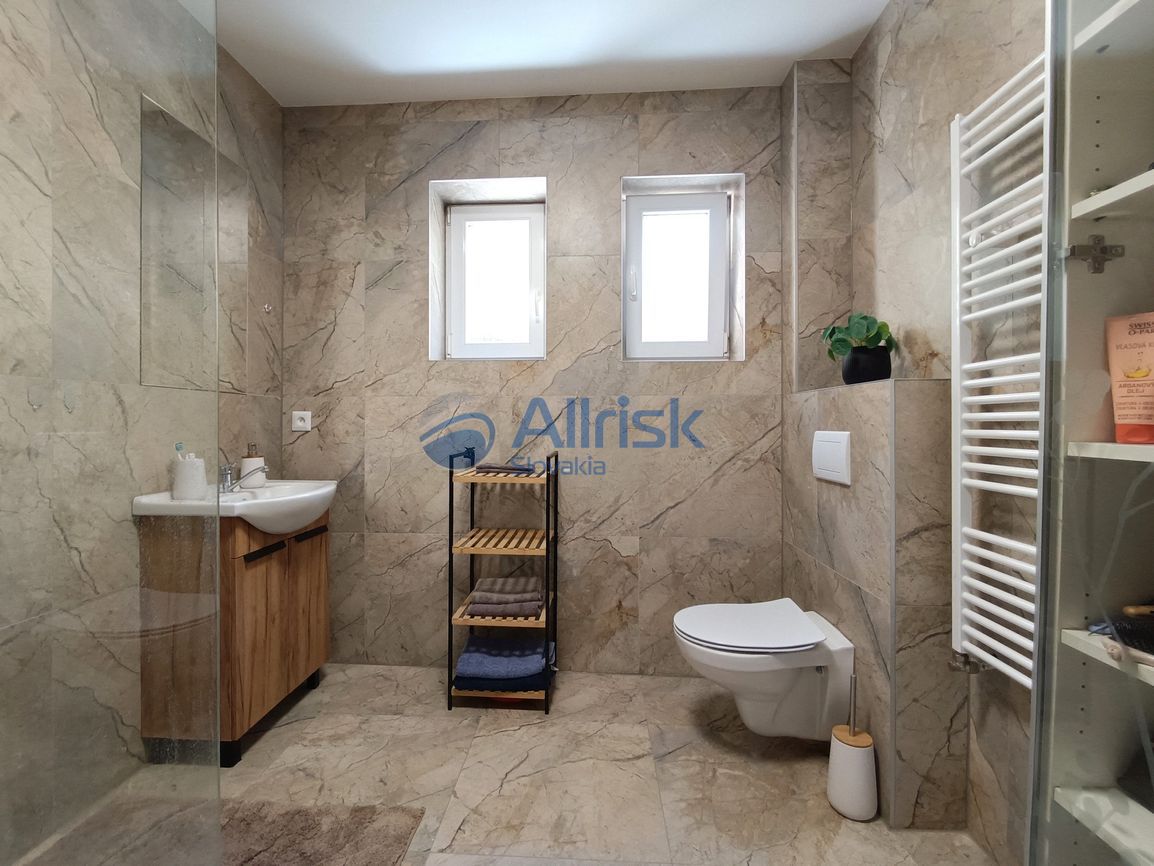 NOVÁ CENA Predaj domu s dvomi bytovými jednotkami na Chrenov - 10