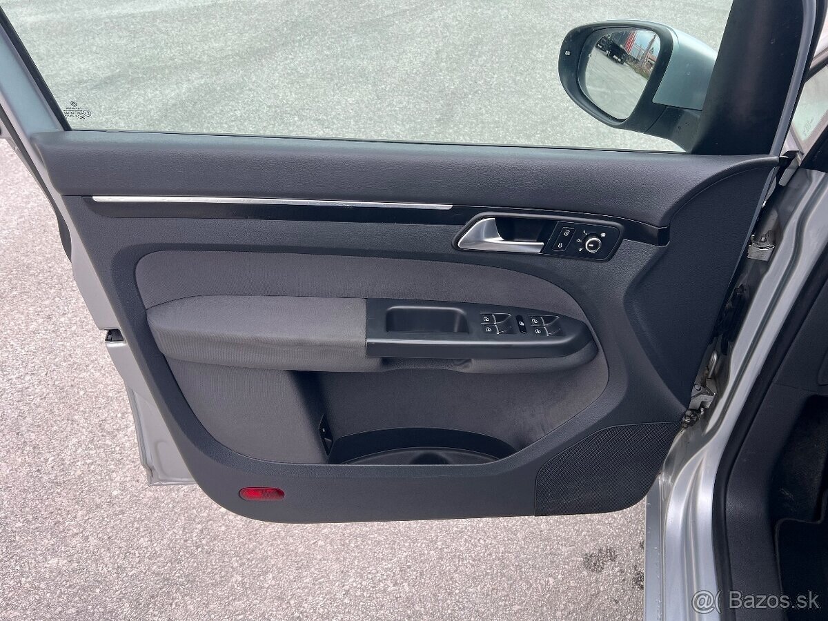 PREDAM VOLKSWAGEN TOURAN 1.6TDi 77kW 7 MIEST dovoz DE - 10