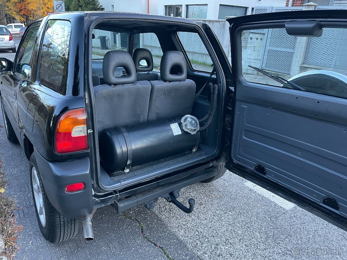 Toyota RAV 4 2.0i LPG, 4x4, AUTOMAT, Nová STK a EK - 10