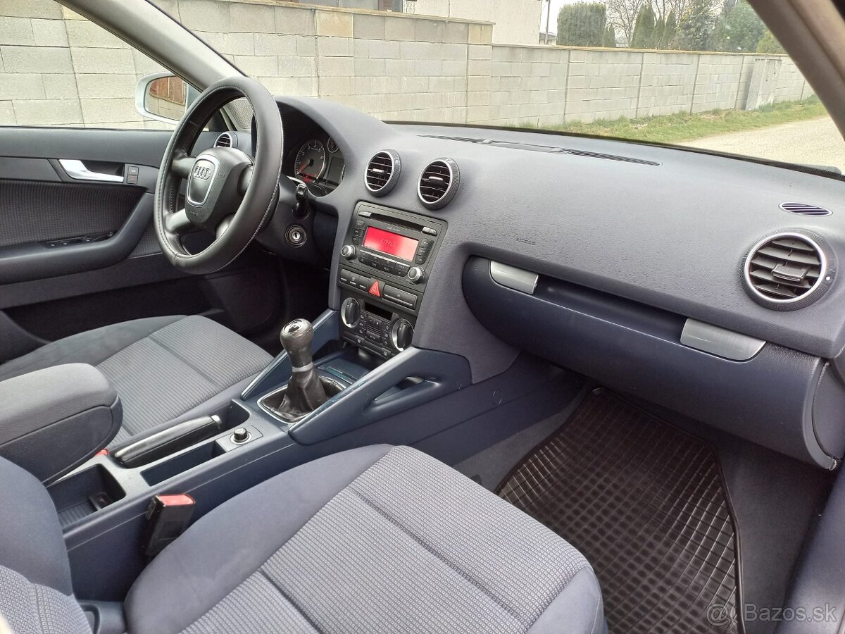 Audi A3 Sportback 1.6 i,75Kw(105Ps) COMFORT - 10