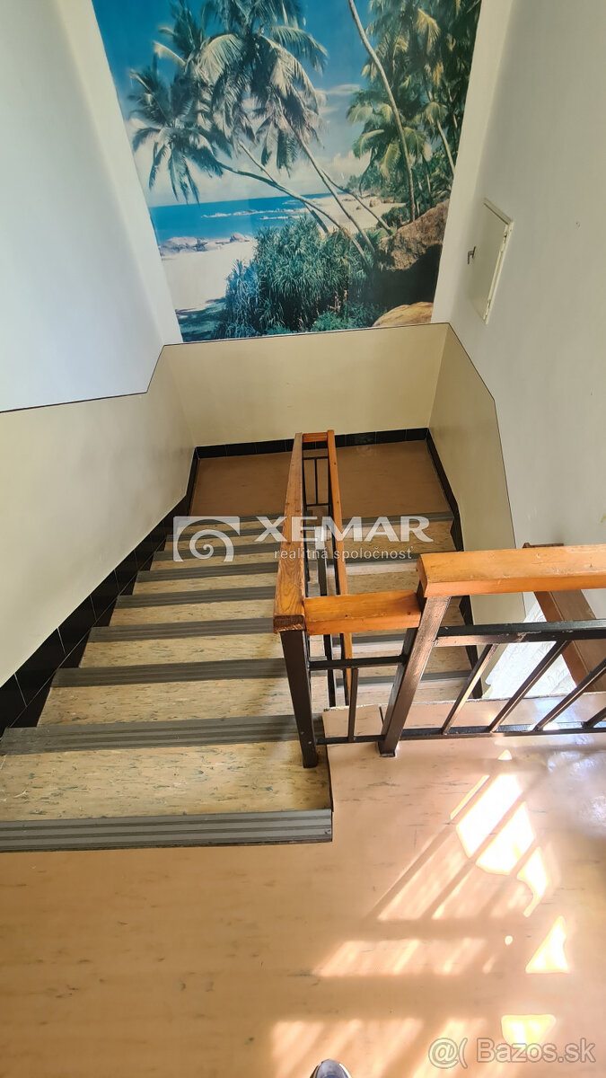 Na predaj 4-izbová bytová jednotka v rodinnom dome v Budč... - 10