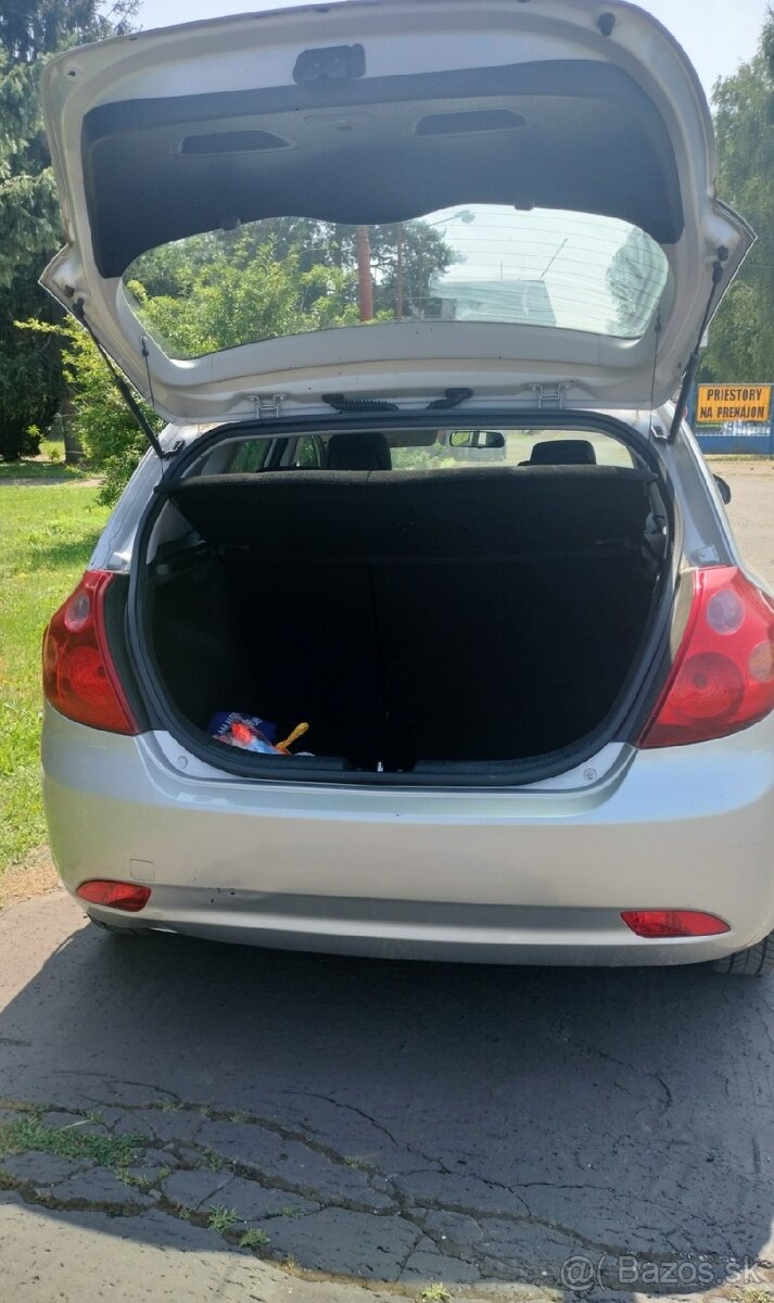 Kia ceed 1,4 l benzín 109.tis.km - 10