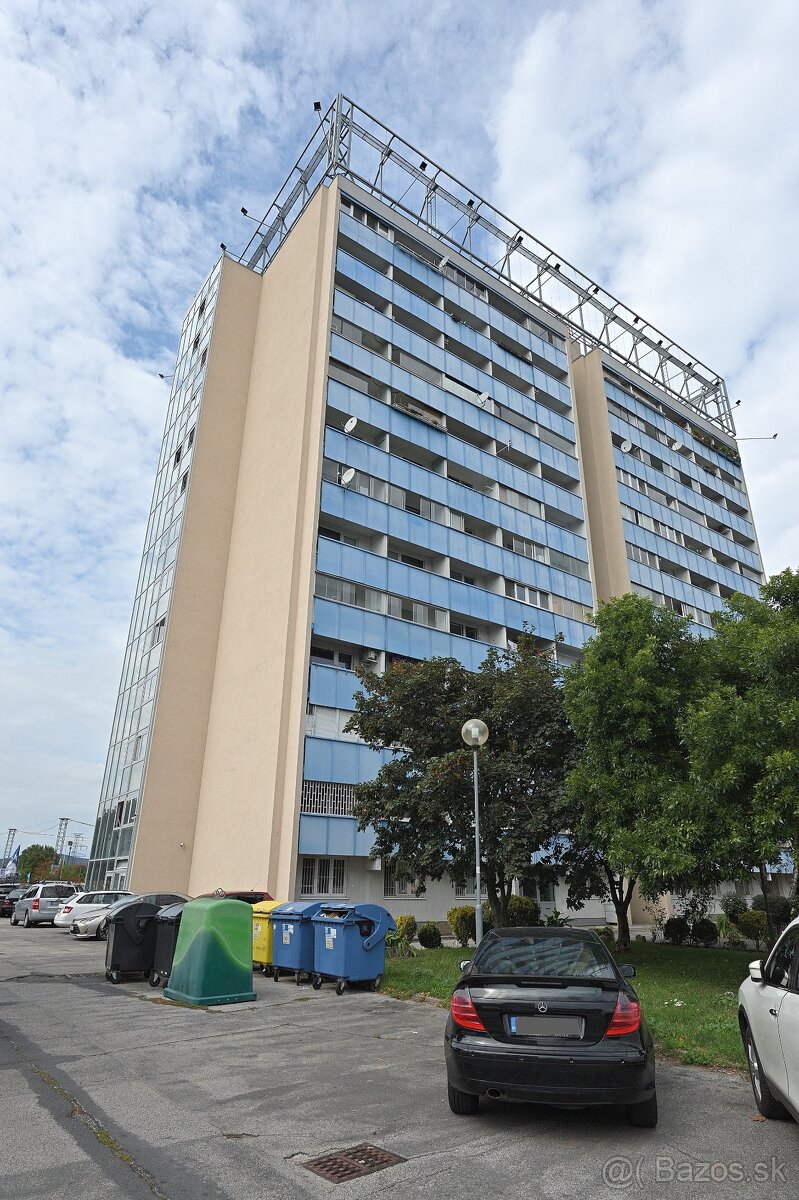 VEĽKÁ REKONŠTRUOVANÁ GARSÓNKA, SUPER DOSTUPNOSŤ DO CENTRA BA - 10