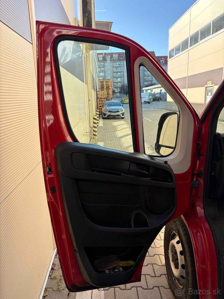 FIAT DUCATO r.v. 2022 - skriňová dodávka s hydraulickým zvíh - 10