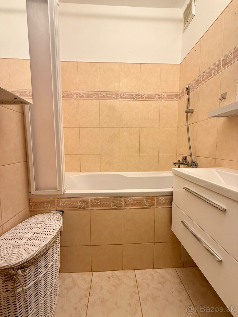Na prenájom zariadený 3i byt vo Vrbovom - 10