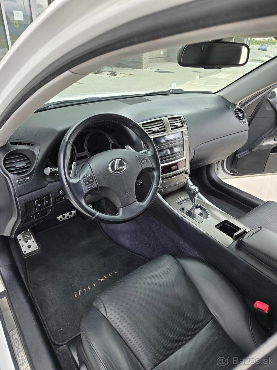 Lexus IS250 A/T - 10