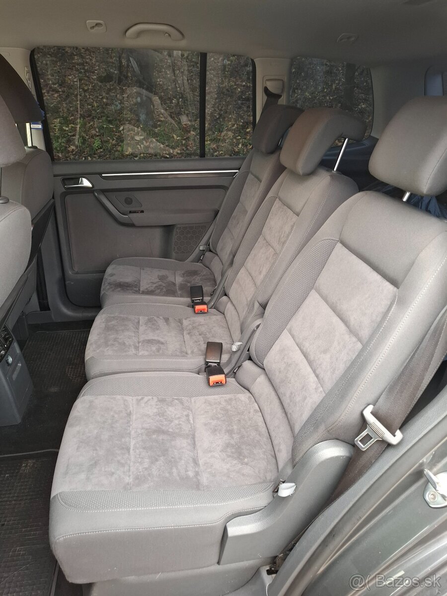 Predám Volkswagen Touran 1,4 TSI Highline - 10