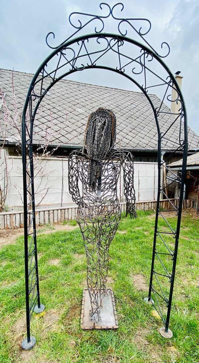 Socha ženy z kovu - 10