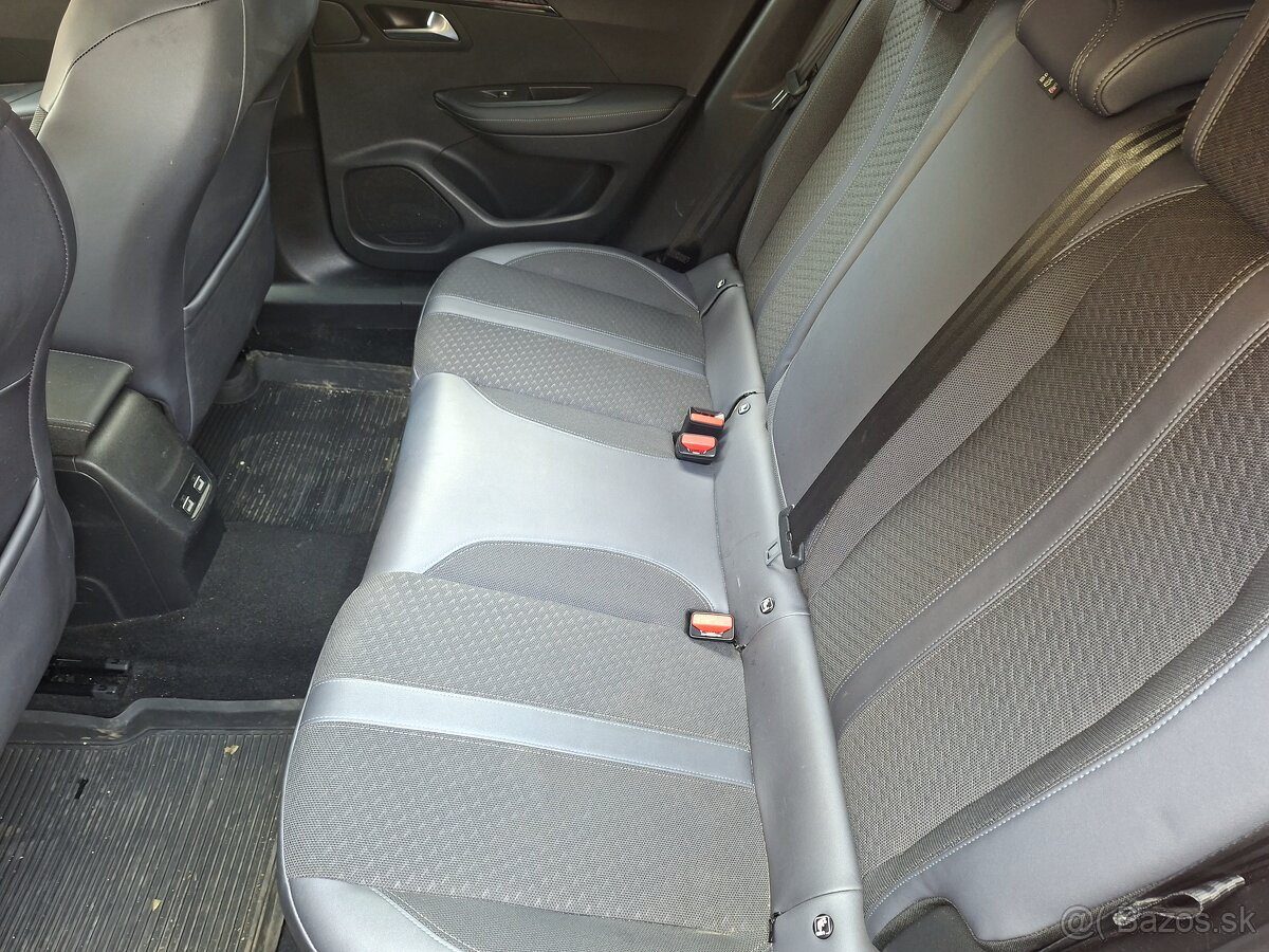 Predám Peugeot 2008 1.2 Allure, r.v 2020, - 10