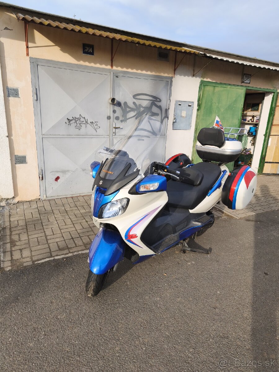 Suzuki Burgman 650 - 10