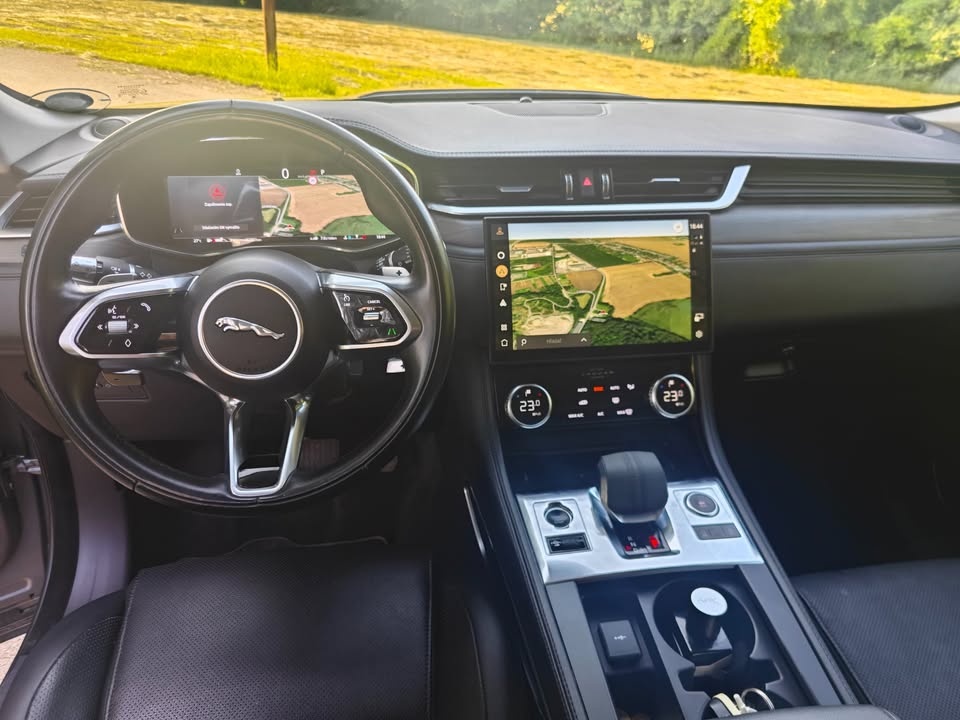 Jaguar f-pace 2.0d i4 d165 mhev s awd a/t - 10