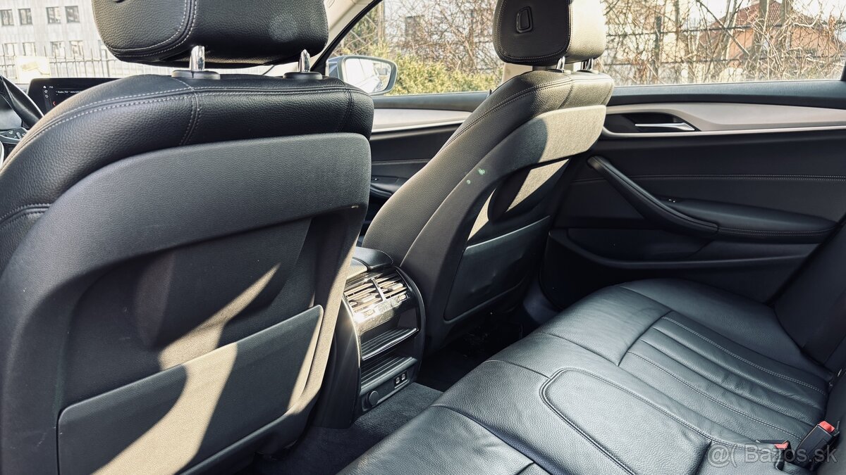 BMW rad 5 Touring 518d - Model 2020 - 10