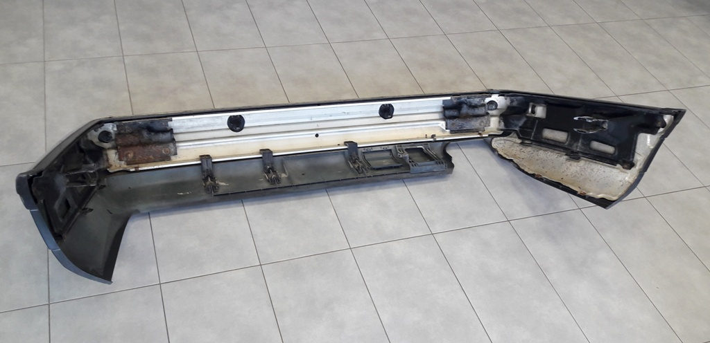 BMW 7 E32 Zadný nárazník - 10