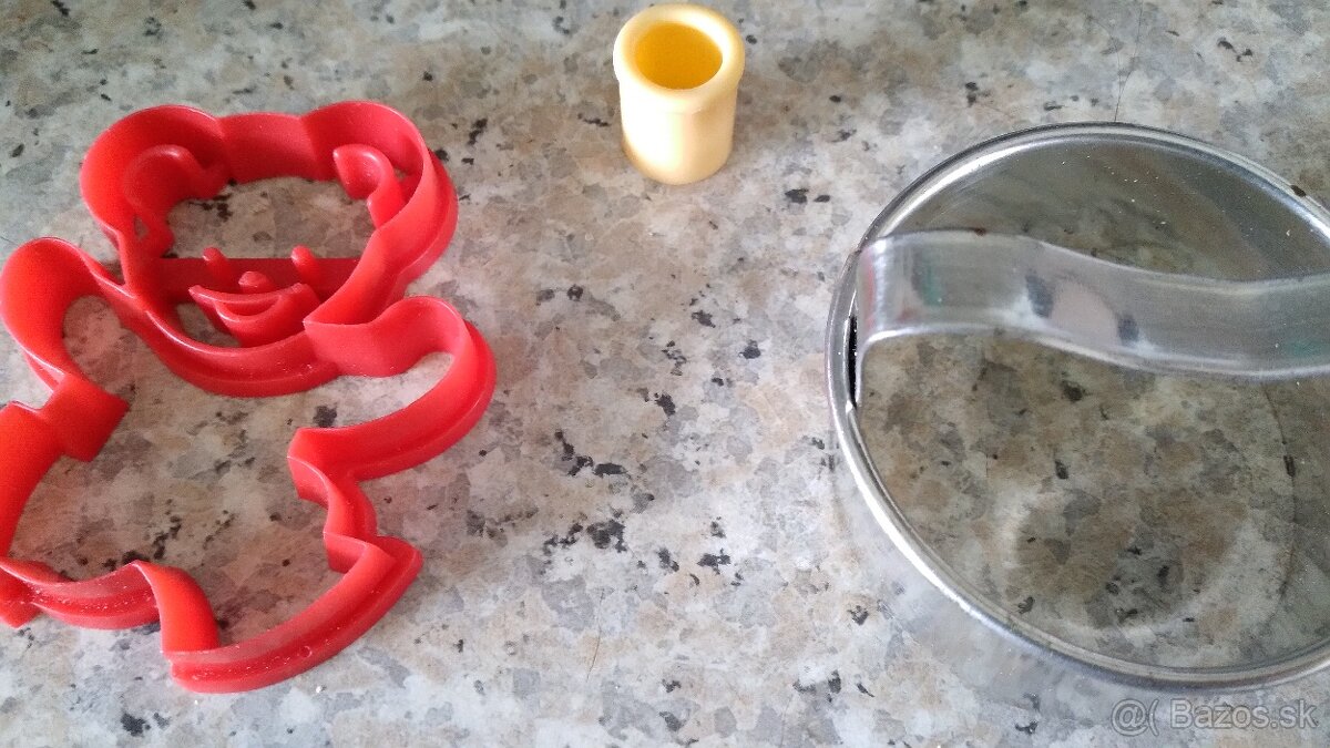 Predám košíky, vázy,misy,vykrajovačky-formičky,Vianočný hrnč - 10