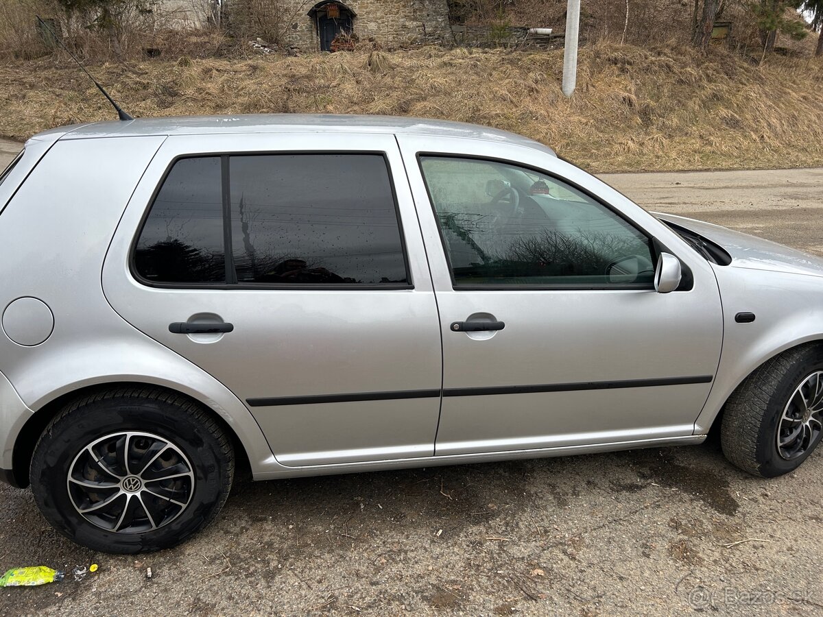 🚗 Volkswagen Golf 4 1.4 - 10