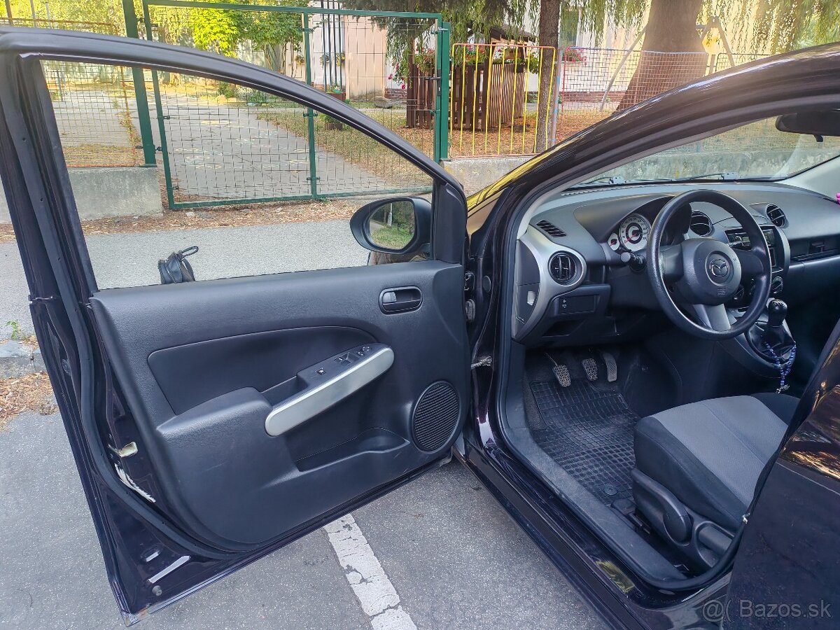 Mazda 2 - 10