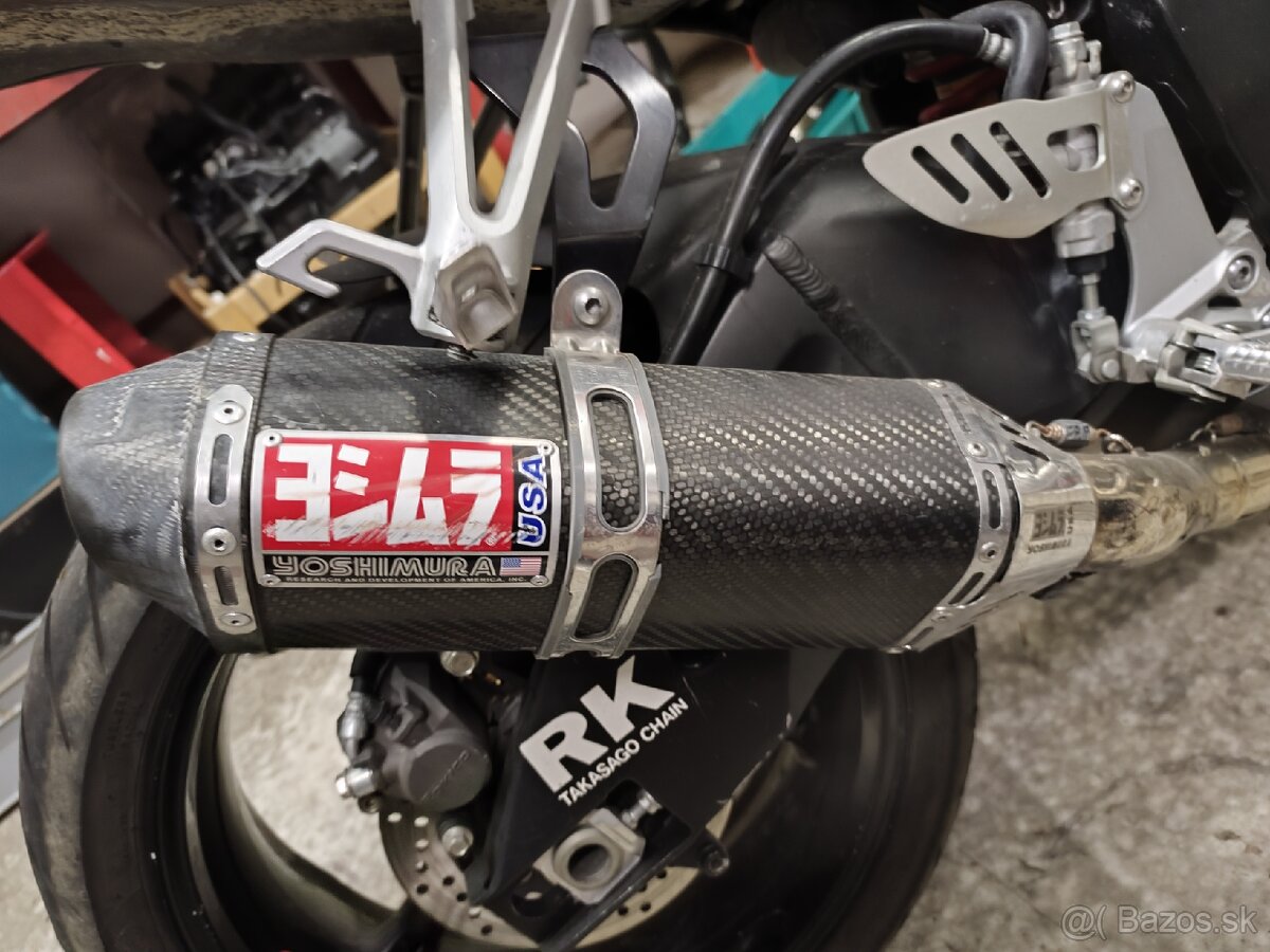 Suzuki GSXR 600 - 10