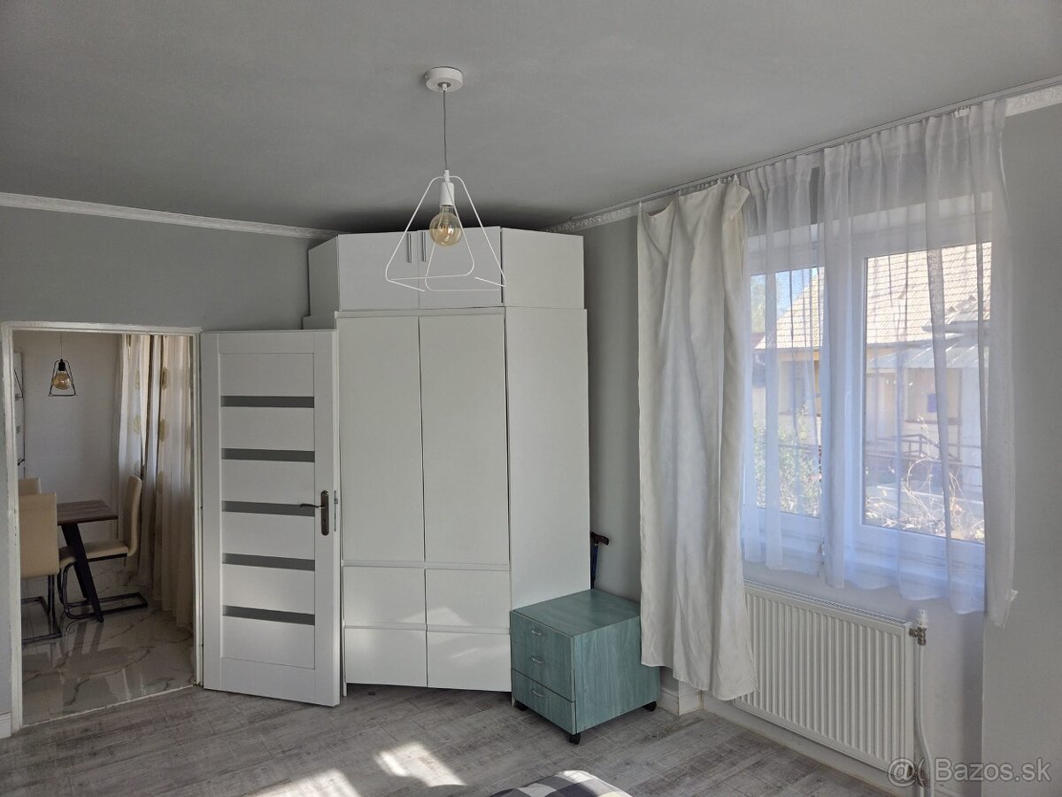 Zrekonštruovaný dom s krásnym interiérom- ihneď k bývaniu - 10