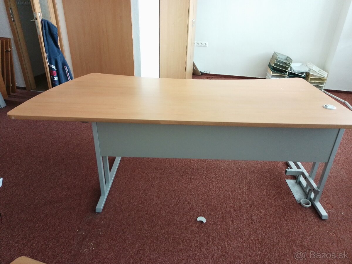 Kancelársky nábytok - 10