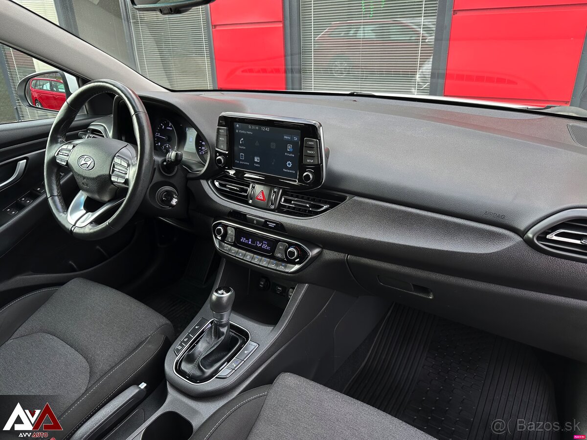 Hyundai i30 CW 1.6 CRDi DTC Family, 121 680km, SR - 10