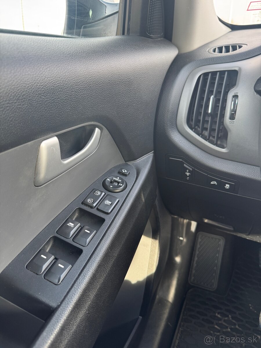 Kia Sportage 2.0 benzín - 10