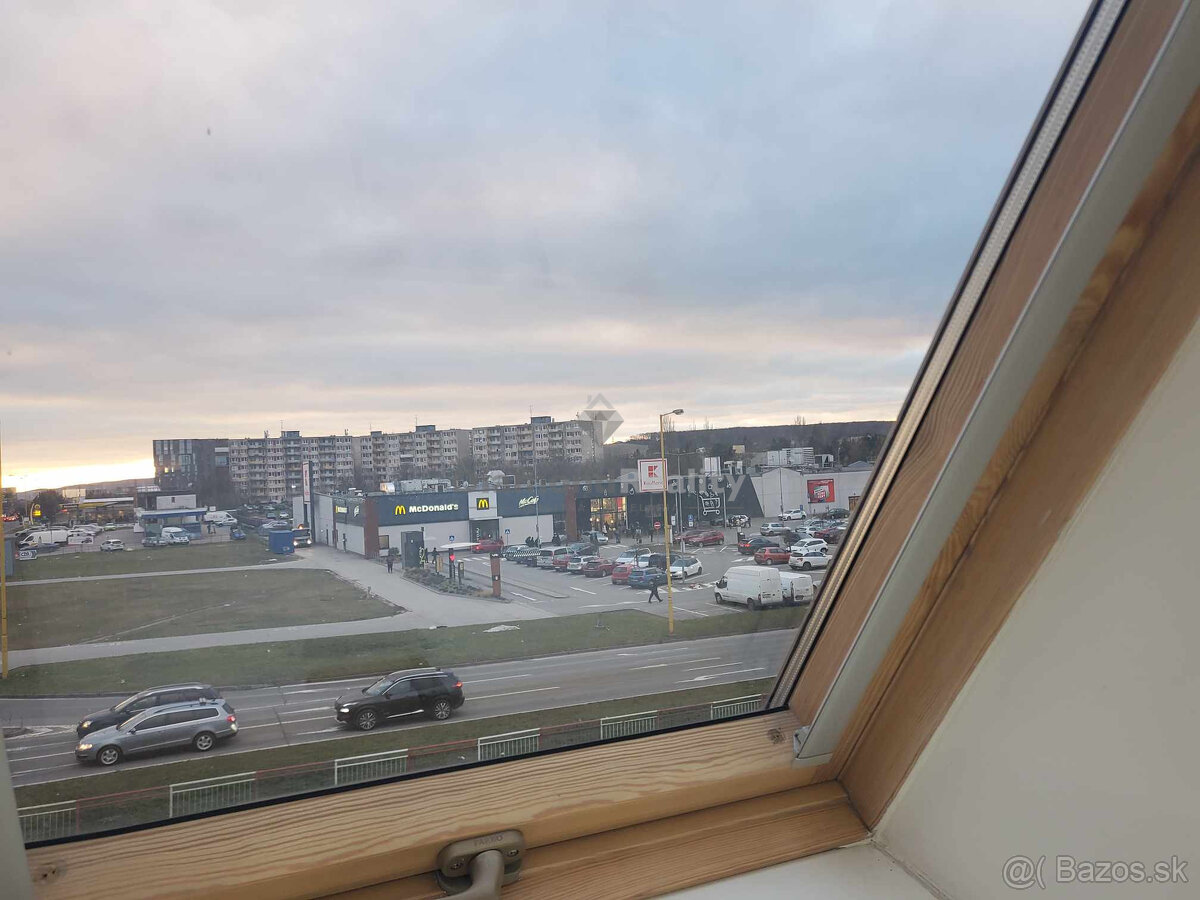 LUX Kancelárie oproti HORNBACHU - 10