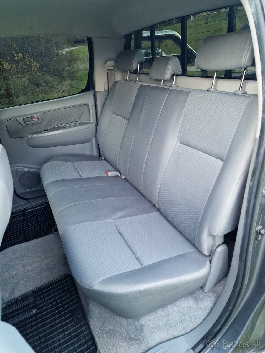 Toyota Hilux 2.5 D-4D 4X4 UZÁVIERKA UKÁŽKOVÝ STAV - 10