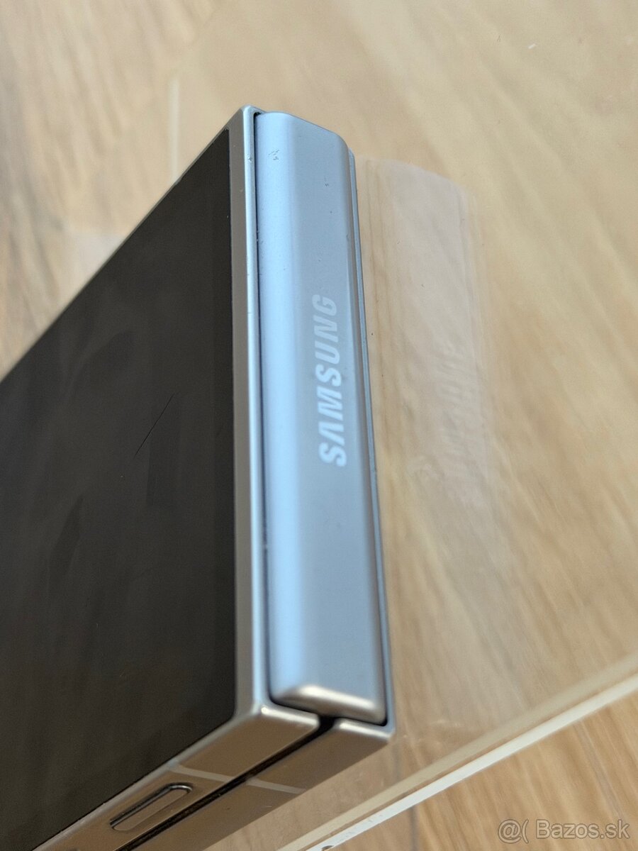 Dobrý deň Ponúkam na predaj Samsung Galaxy Z Flip 6 512GB - 10
