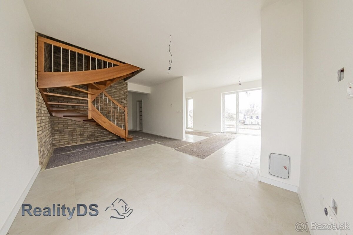 MODERNÉ 4-IZBOVÉ BYTY S VLASTNOU ZÁHRADOU A PARKOVANÍM - 10