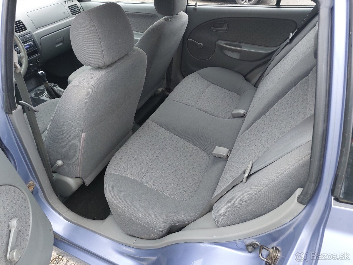 Kia Rio Combi 1,4 benzín - 10