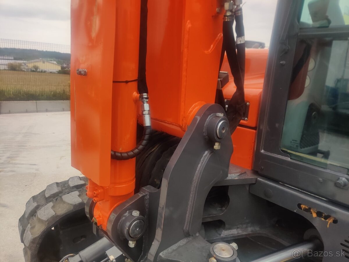 Pásový minibagr DOOSAN DX85R-3 - 10