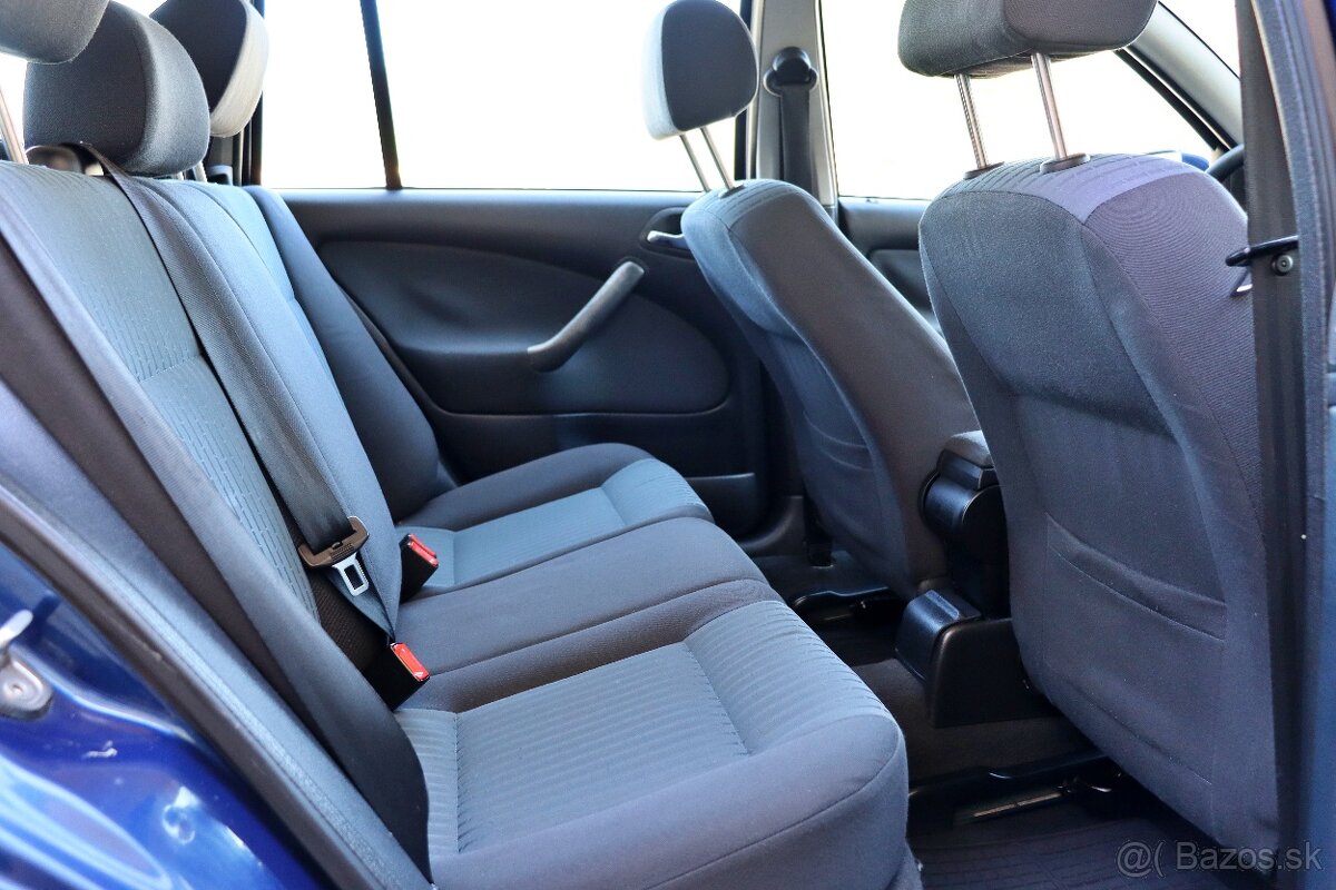 Škoda Octavia Combi 1.6i TOUR - 10