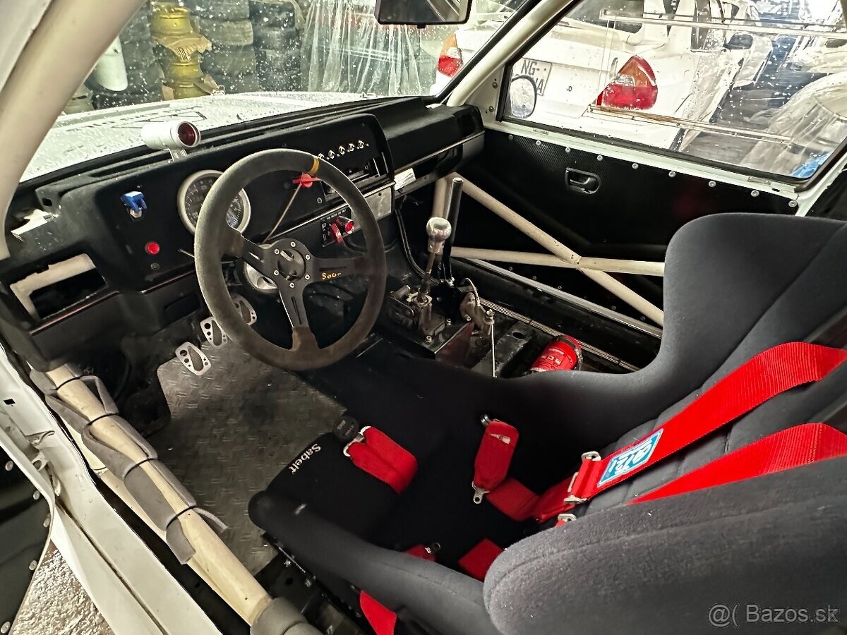 Volkswagen Golf závodné 1991 GTI raketa Rallye, cca 200 koní - 10