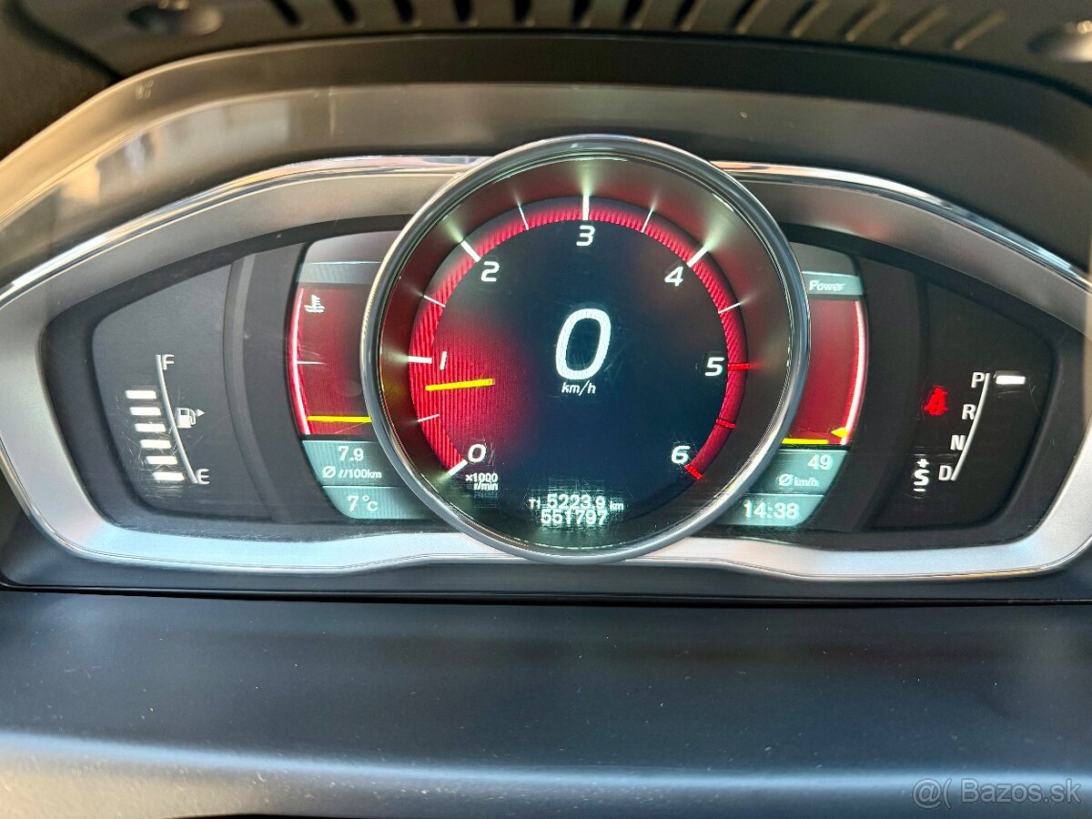 Volvo XC70 Cross Country 5D AWD - 10