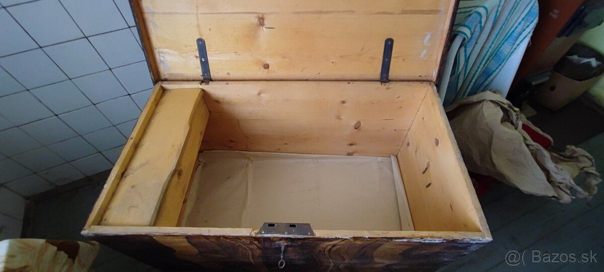 Krásna stará drevená truhlica - 10