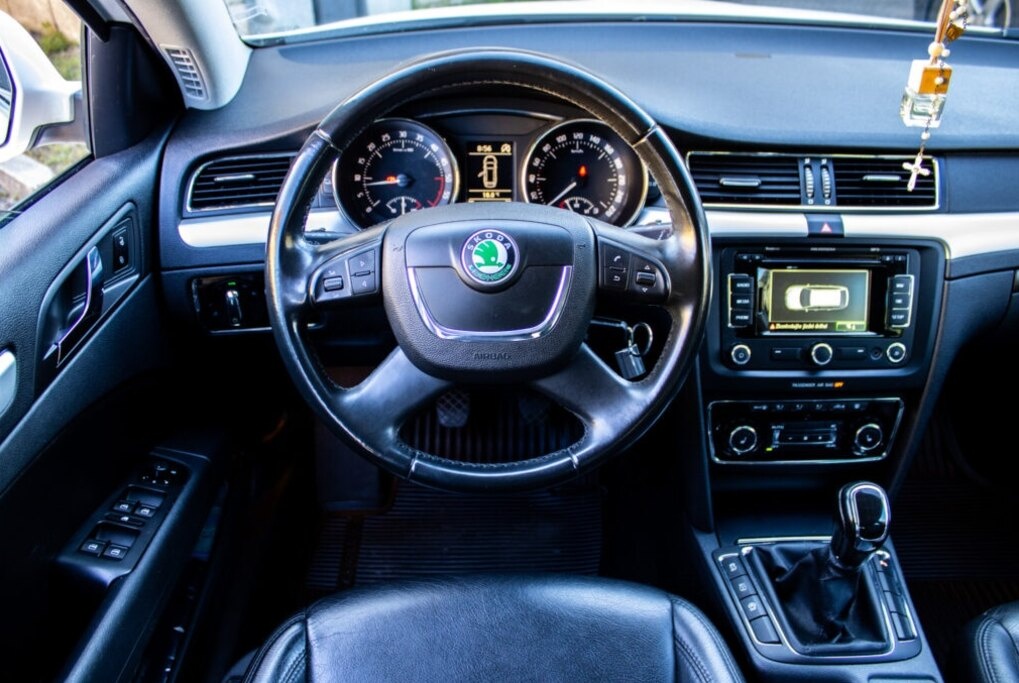 Škoda Superb Combi 1.6 TDI GreenLine - 10