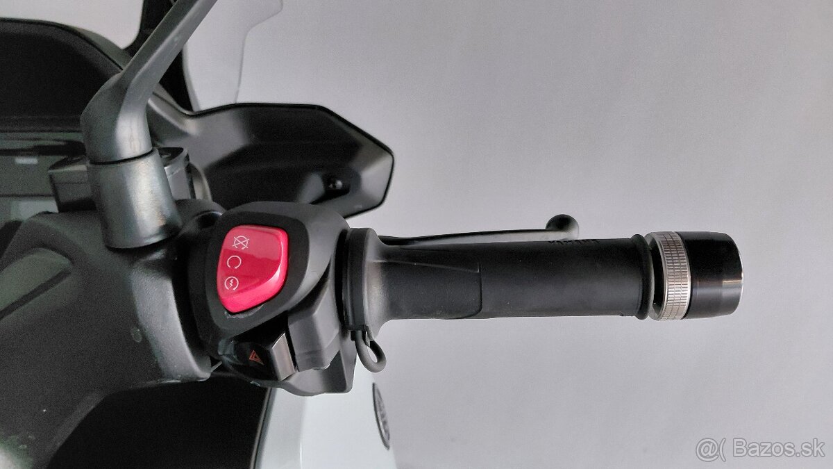 Yamaha XMAX 300 - Tech MAX - 10