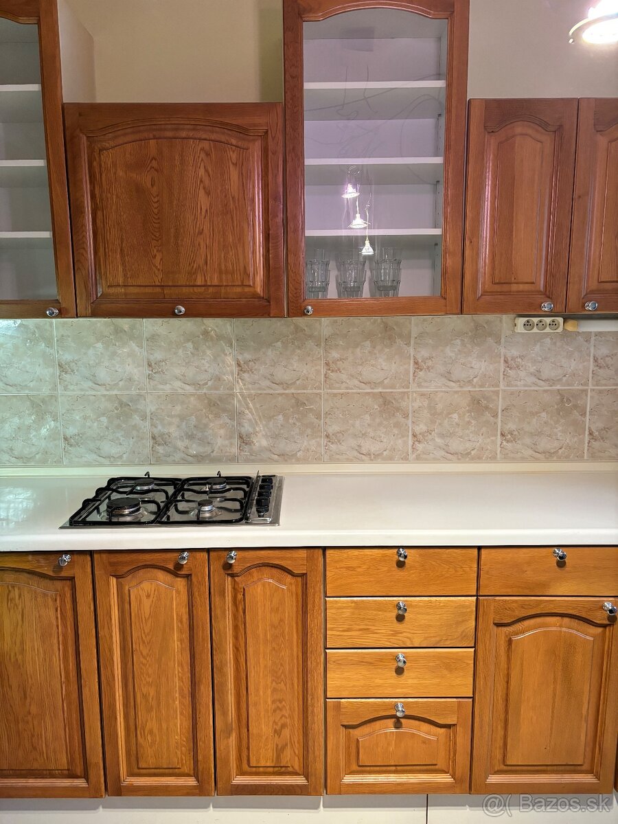 Masívna Lková kuchynská linka so spotrebičmi - 10