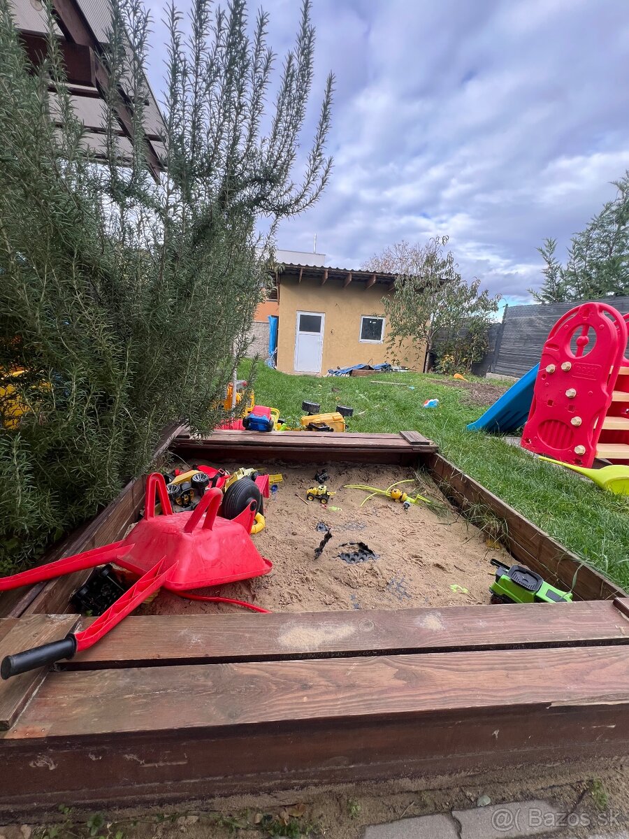 4izbovy 2podlazny dom s bazenom - 10