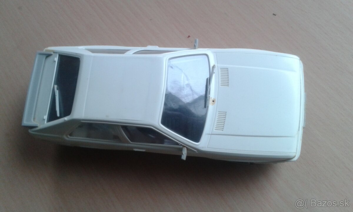 Plastikové modely áut 1/24 - 10